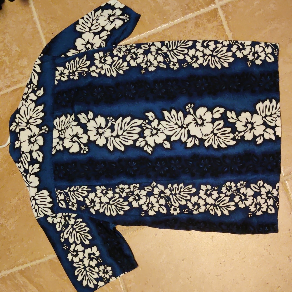 Hibiscus Hawaiian shirt - Picture 3 of 3